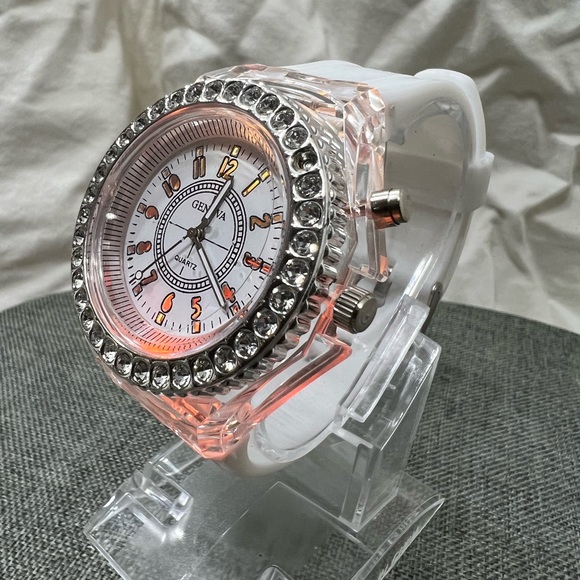 NWOT…GENEVA QUARTZ WATCH, WHITE BAND LED WATCH COLOR CHANGING. AMAZING SPORT. - Picture 16 of 16